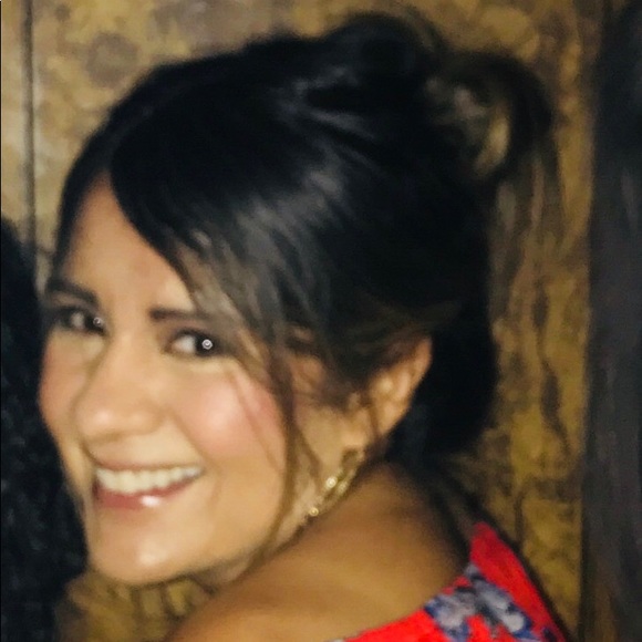 Meet your Posher, Lynn - Picture 1 of 2